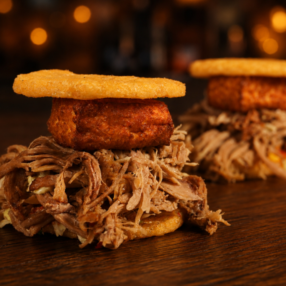 arepita pernil y queso frito